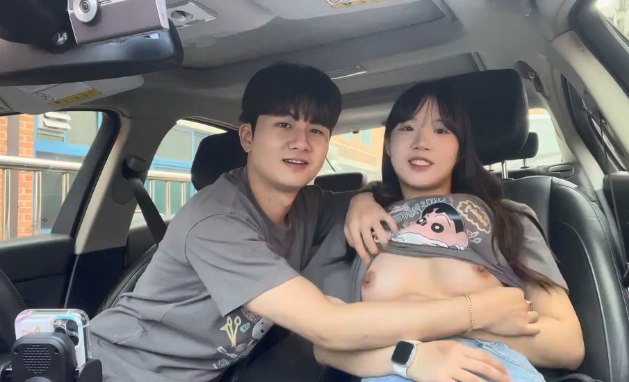 Couple cute mút vú trong ôtô Couple cute mút vú trong ôtô