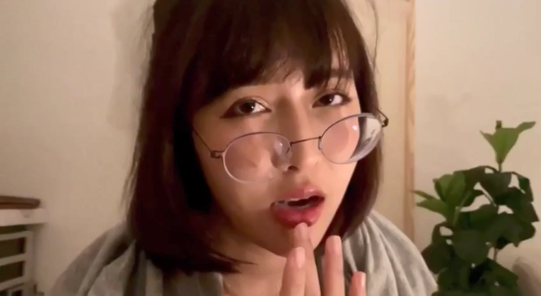 Vẻ mặt thỏa mãn của em Vẻ mặt thỏa mãn của em